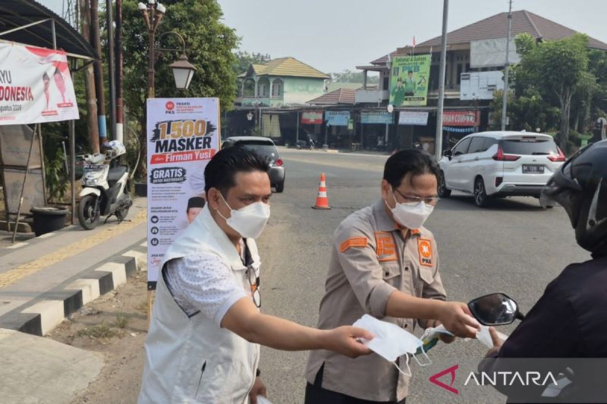 Firman Yusi Bagikan 1.500 Masker dan Dana Operasional ke 3 UPBS di Tabalong untuk Antisipasi Karhutla