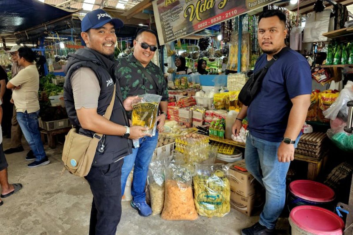 Bulog Natuna Salurkan Minyak Goreng ke 35 RPK di Luar Pasar, Harga Eceran Dibatasi Rp 15.700 per Liter