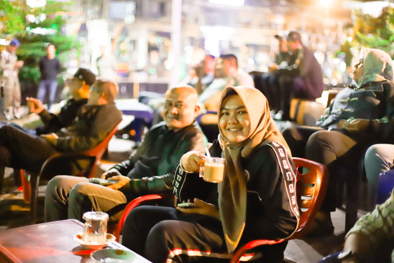 Wabup Madina Atika Pimpin Nobar Piala Dunia Pantai Gading vs Norwegia di Alun-Alun Panyabungan, UMKM Raup Untung 30 Persen