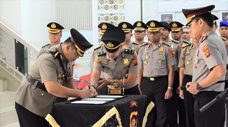 Kapolda Jambi Minta Kabidkum Baru Kombes Pol Mardiono Jaga Ketelitian Bantuan Hukum, Ini Amanahnya