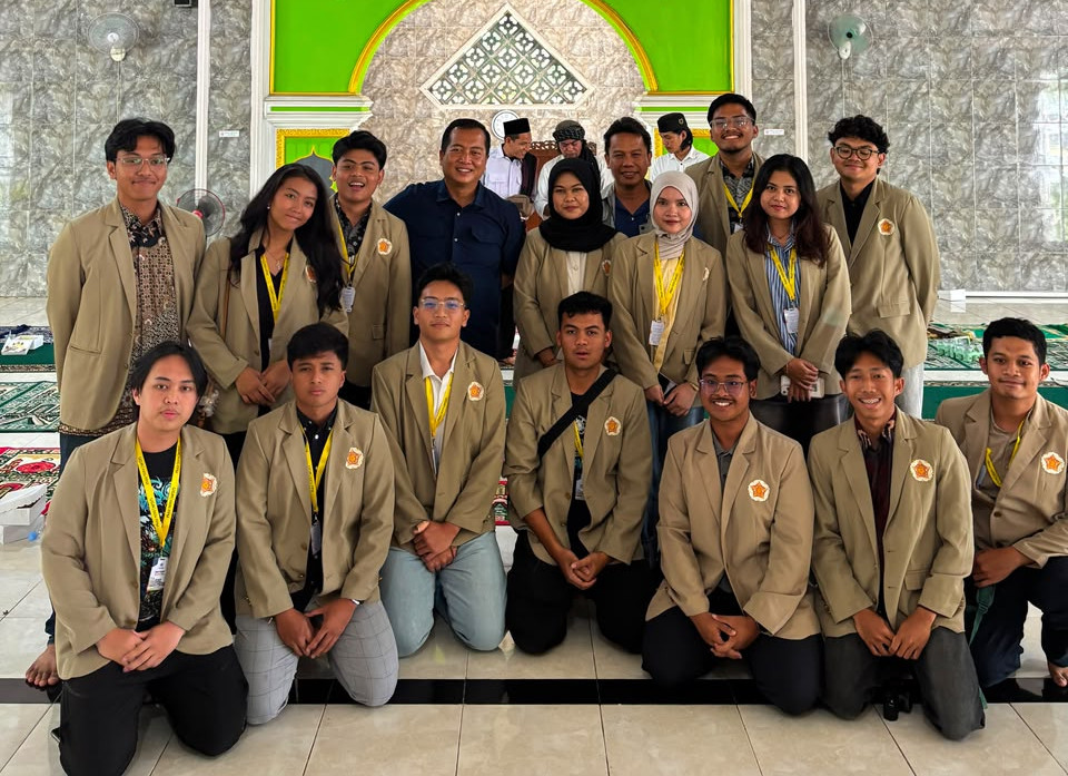 Gubernur NTB Lalu Muhamad Iqbal Dialog dengan Mahasiswa KKN UGM di Lombok Tengah, Soroti Bahasa Inggris hingga Kesehatan