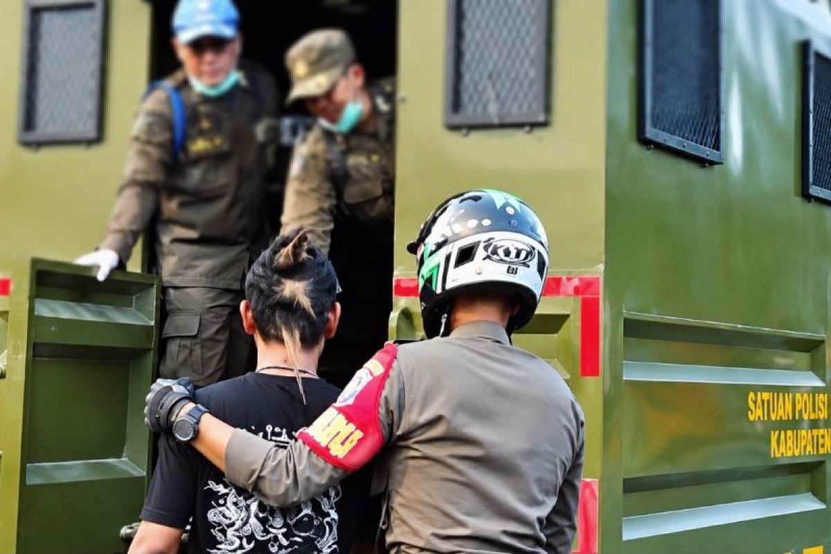 Satpol PP Karawang Jaring 28 Gelandangan, Pengemis, dan Anak Jalanan di Perkotaan