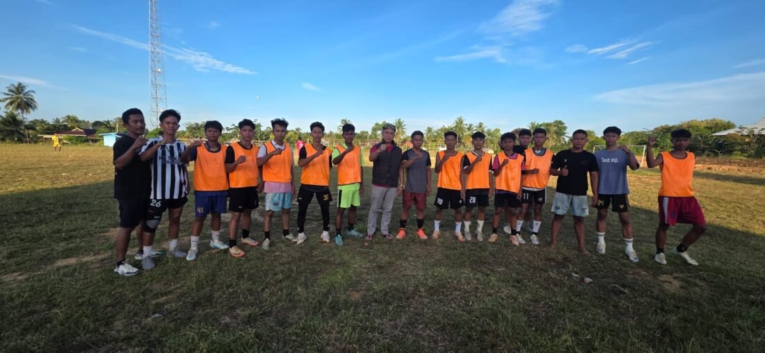 Kadispora Kaltara Bustan Sidak Lapangan Bola di Tanjung Palas Utara, Temukan Infrastruktur Berbahaya bagi Pemain