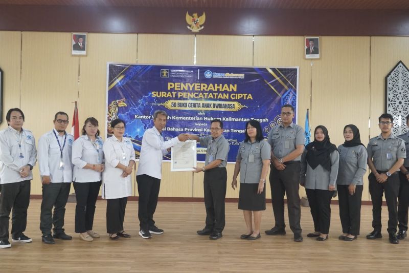 50 Buku Cerita Anak Dwibahasa Balai Bahasa Kalteng Dapat Pen