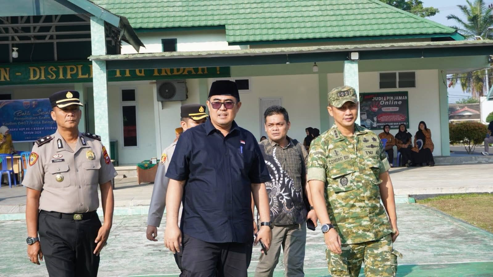 HUT Perdana Kodam XXI/Radin Inten di Bengkulu, Puluhan Warga dan Veteran Terima Bantuan Sembako hingga Sunatan Massal