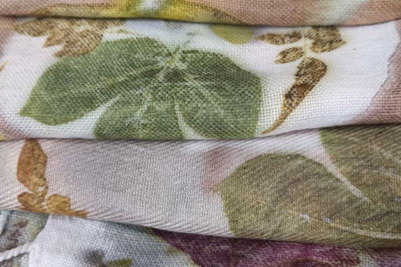 Wastra Ecoprint Flora Benuanta Kaltara: Perajin di Tarakan Sabet Jejak Daun Jadi Karya Seni Tanpa Duplikat