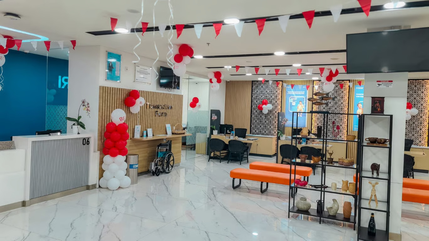 BRI BO Kelapa Gading di Pangkalpinang Hiasi Kantor Bernuansa Merah Putih untuk HUT ke-81 RI