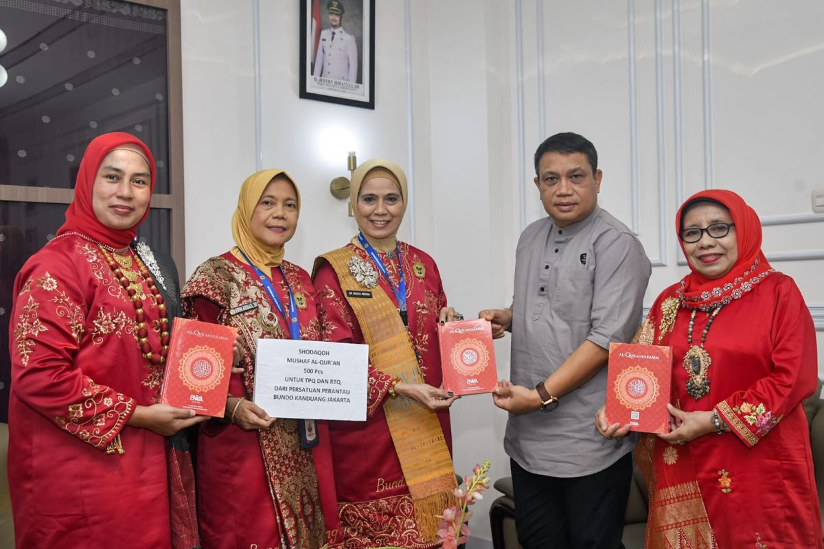 Bundo Kanduang DKI Jakarta Salurkan 500 Al-Qur'an ke TPQ dan Rumah Tahfiz di Sawahlunto