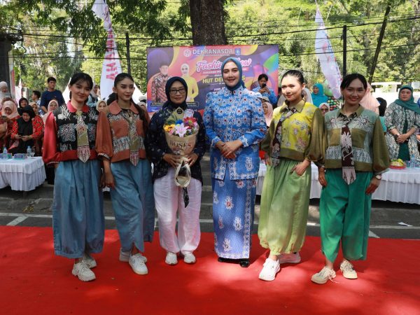 Ketua Dekranasda Babel Noni Hidayat Dorong Batik dan Cual Lokal Jadi Gaya Busana Sehari-hari Anak Muda di Pangkalpinang