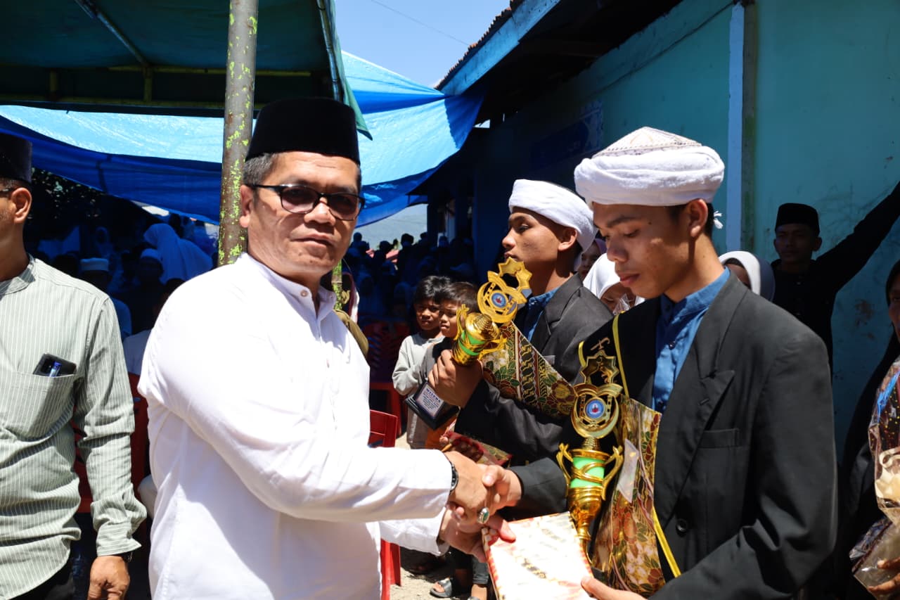 Pj Sekda Madina Afrizal Nasution Hadiri Penamatan Santri Ponpes Darul Azhar Angkatan XXIII, 23 Santri Diwisuda