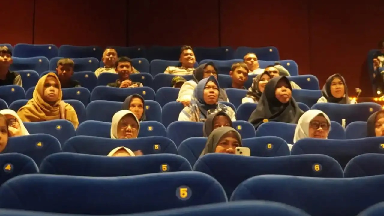 70 Anak Disabilitas Padang Panjang Nonton Bareng di Bioskop, TP PKK dan Baznas Beri Pengalaman Wisata Inklusif
