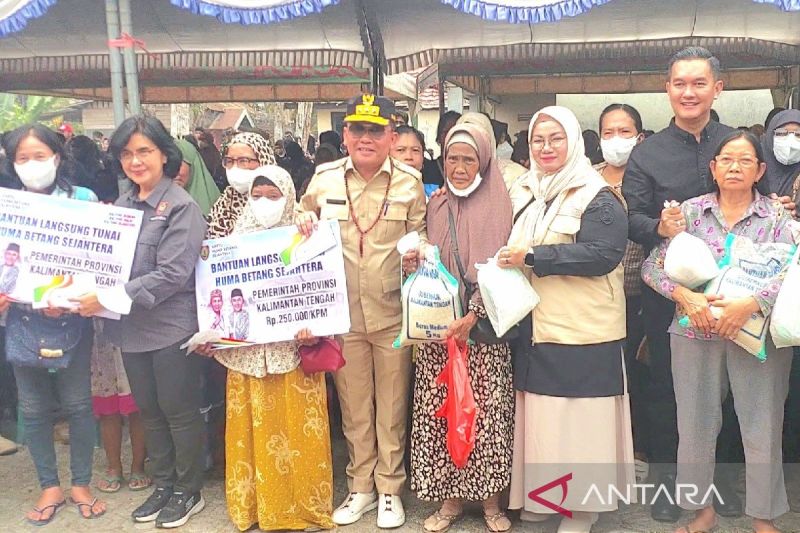 Gubernur Kalteng Agustiar Sabran Salurkan Bantuan ke 9.000 Warga Baamang, Dorong Kemandirian Ekonomi Lewat KUR dan Pelatihan Kerja