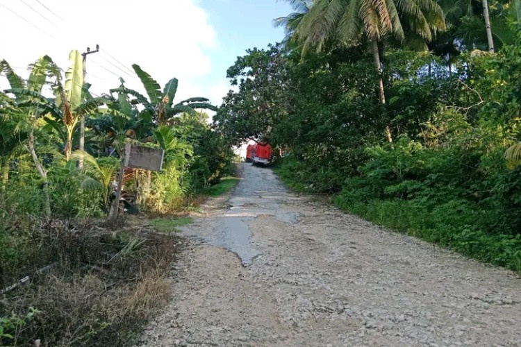 Aksi Blokade Warga Berbuah Hasil, Pemprov Sultra Pastikan Perbaikan Jalan Pongkowulu Dimulai Juni 2026