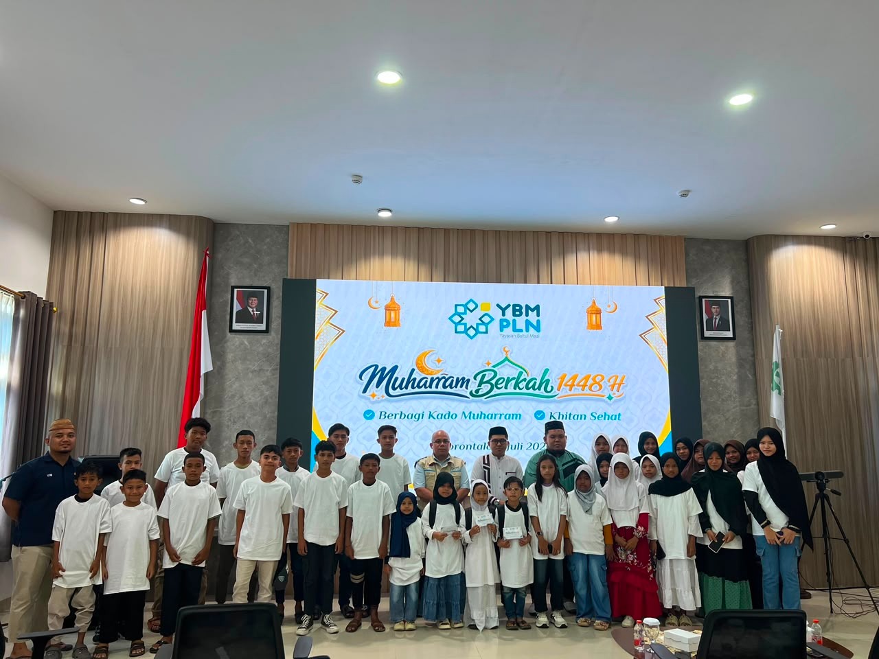 YBM PLN UP3 Gorontalo Salurkan Kado Muharram ke 50 Anak Yatim dan Dhuafa, 15 Anak Ikut Khitan Massal Gratis