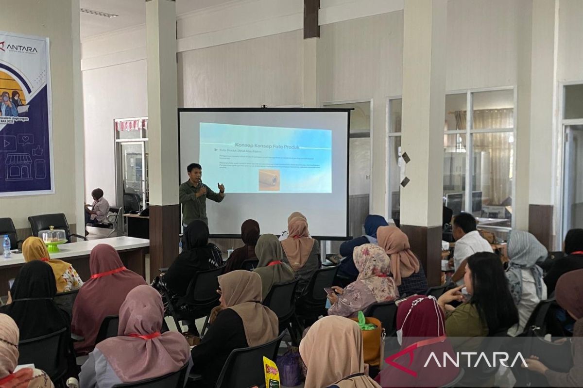 ANTARA Bekali 50 Pelaku UMKM Kendari Teknik Foto Produk agar Tembus Pasar Digital