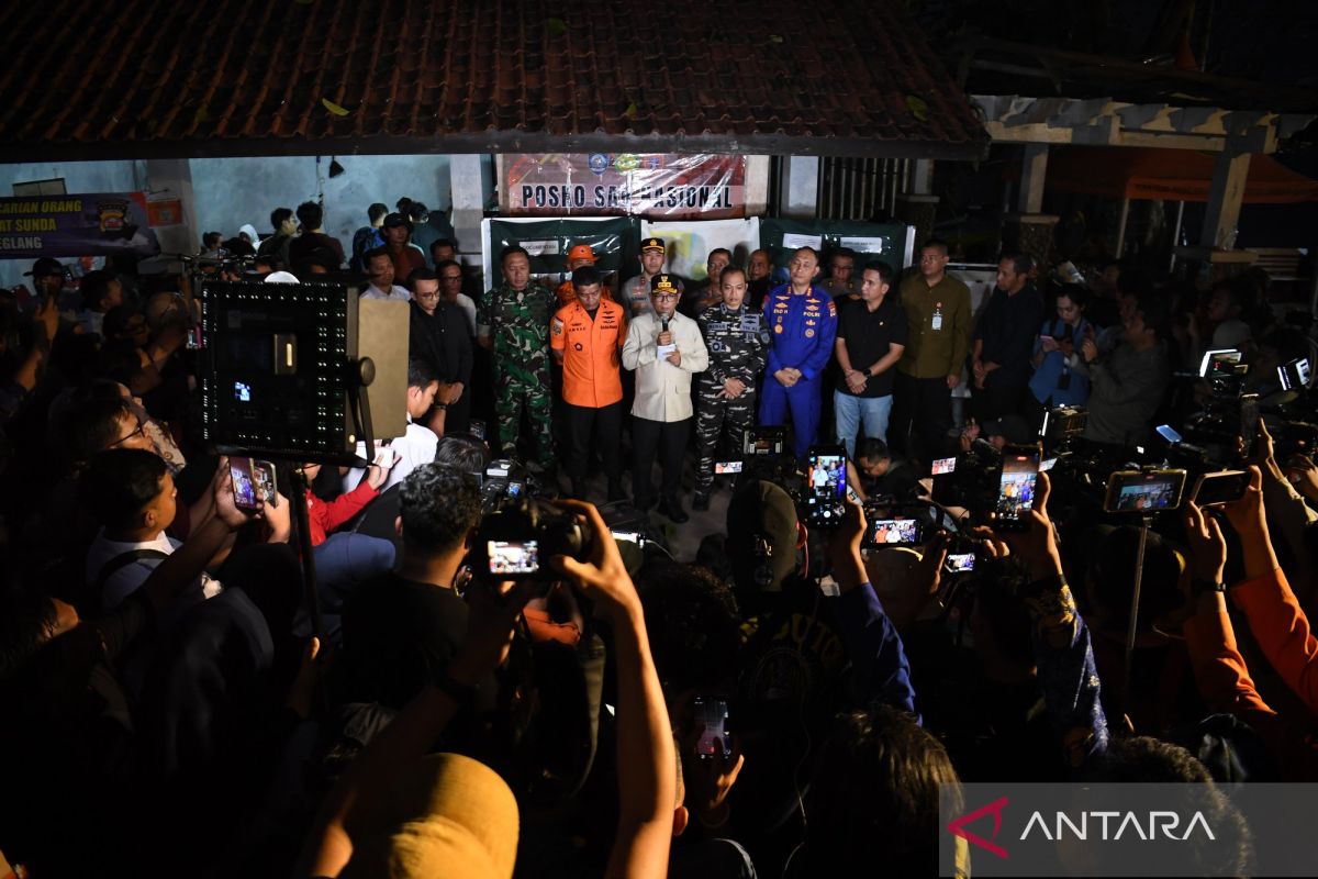Gubernur Banten Andra Soni Apresiasi Relawan yang Sepuluh Hari Dukung Pencarian 5 Jurnalis dan 3 ABK Kapal Arupadhatu I