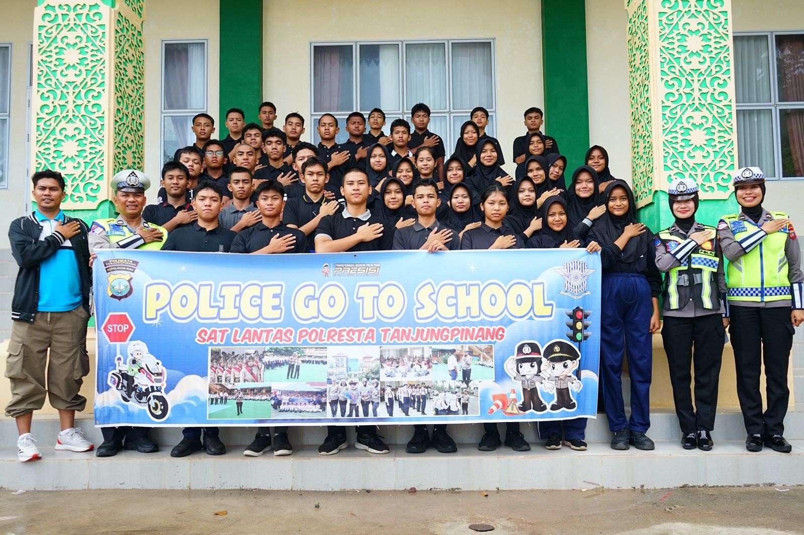 Satlantas Polresta Tanjungpinang Masuk SMA Negeri 2, Ajak Pelajar Jadi Pelopor Keselamatan Berlalu Lintas