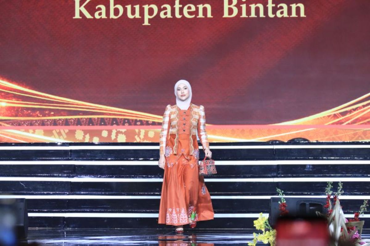 Ketua Dekranasda Bintan Promosikan Batik Motif Otak-Otak di Pameran Kriyanusa 2026 Jakarta