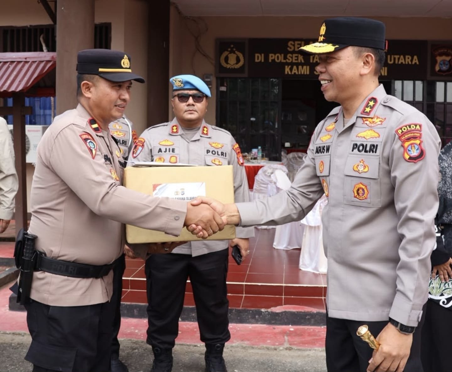 Kapolda Kaltara Irjen Pol Agus Wijayanto Tinjau Polsek Tanjung Palas Utara, Bawa Bingkisan Alat Olahraga untuk Personel