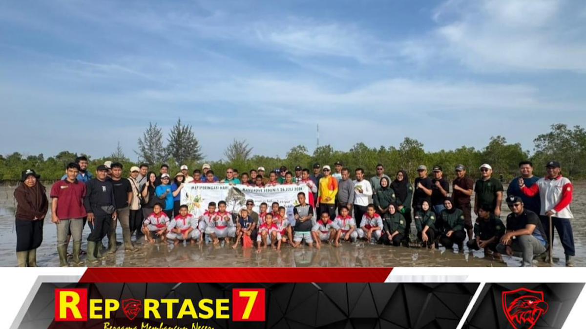 Kolaborasi Lintas Elemen Tanam Ratusan Bibit Mangrove di Bangka Tengah untuk Lawan Abrasi dan Perubahan Iklim