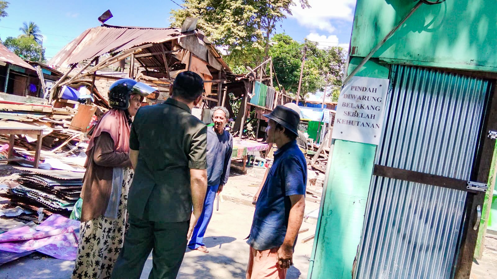 Penataan Simpang 4 Sungai Besar Banjarbaru Berjalan Lancar, Pedagang Mulai Bongkar Lapak Mandiri Sebelum Tenggat Teguran