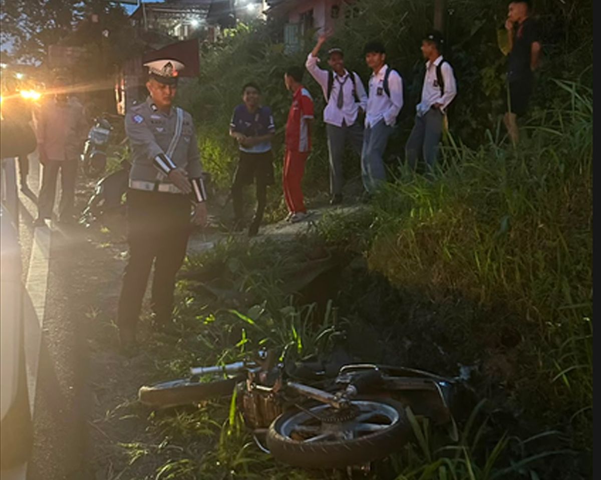 Kecelakaan di Jalan Lintas Padang-Bukittinggi Melibatkan Dua Motor, Pengendara Lansia dan Pemuda Alami Luka Ringan