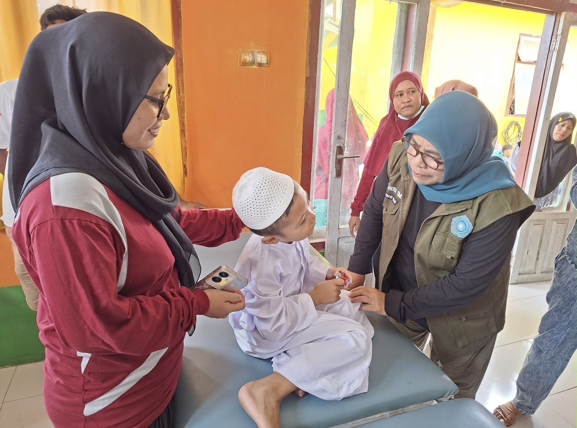HUT ke-23 Halmahera Timur, PWI dan TP-PKK Gelar Khitanan Massal untuk 57 Anak di Wasile Selatan