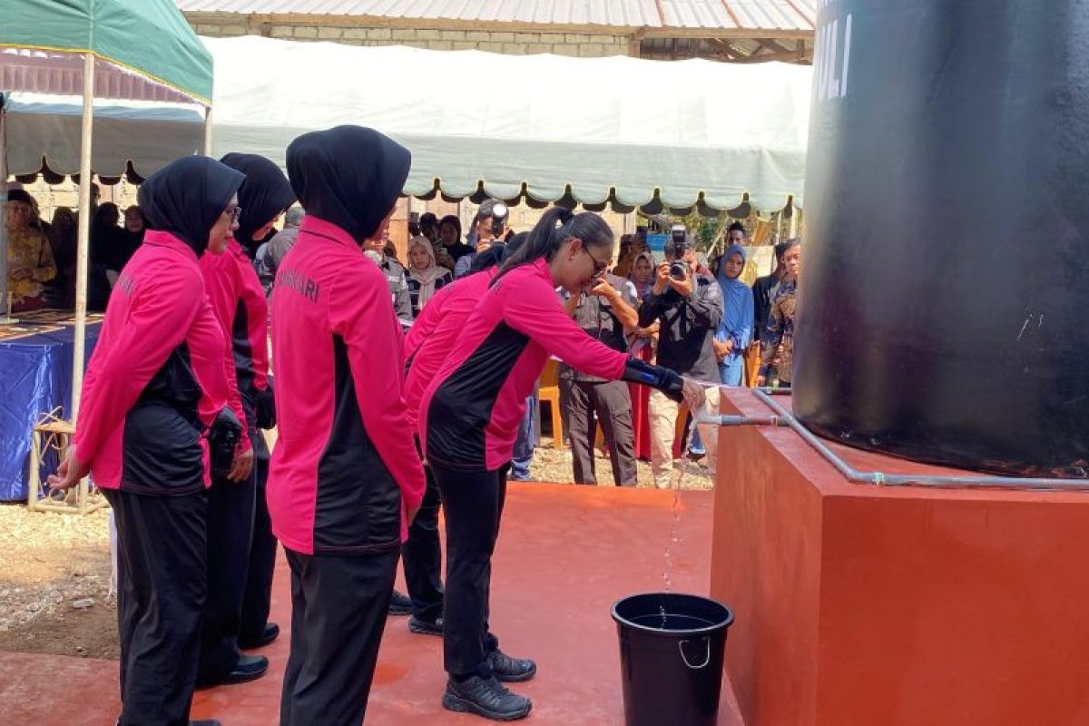 Bhayangkari Resmikan Dua Sumur Bor dan Enam MCK untuk 274 Warga di Dua Desa Maluku Tenggara