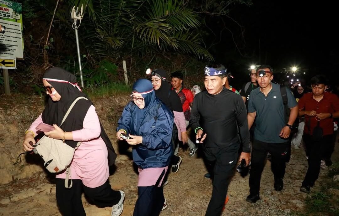 Gubernur Kaltara Zainal Paliwang Ikut Berlari 7,5 Km di Run Night Slipi Tarakan, Singgah Sapa Warga Sepanjang Rute