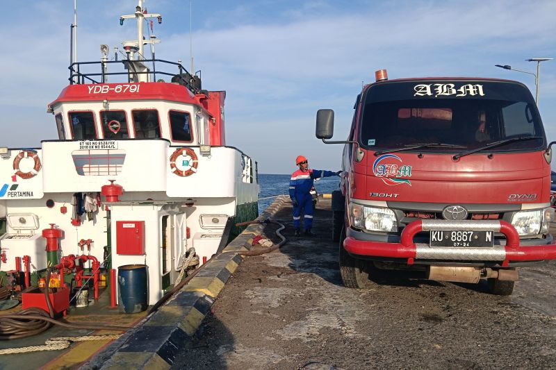 Pertamina Patra Niaga Tambah Pasokan Pertalite ke Pulau Sebatik, 120 Kiloliter Dikirim via Kapal SPOB