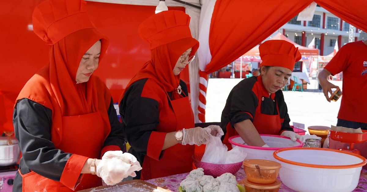 Lomba Ngawai Kerupuk Basah Meriahkan HUT Kota Putussibau Ke-131, 90 Orang Bertanding di Kapuas Hulu