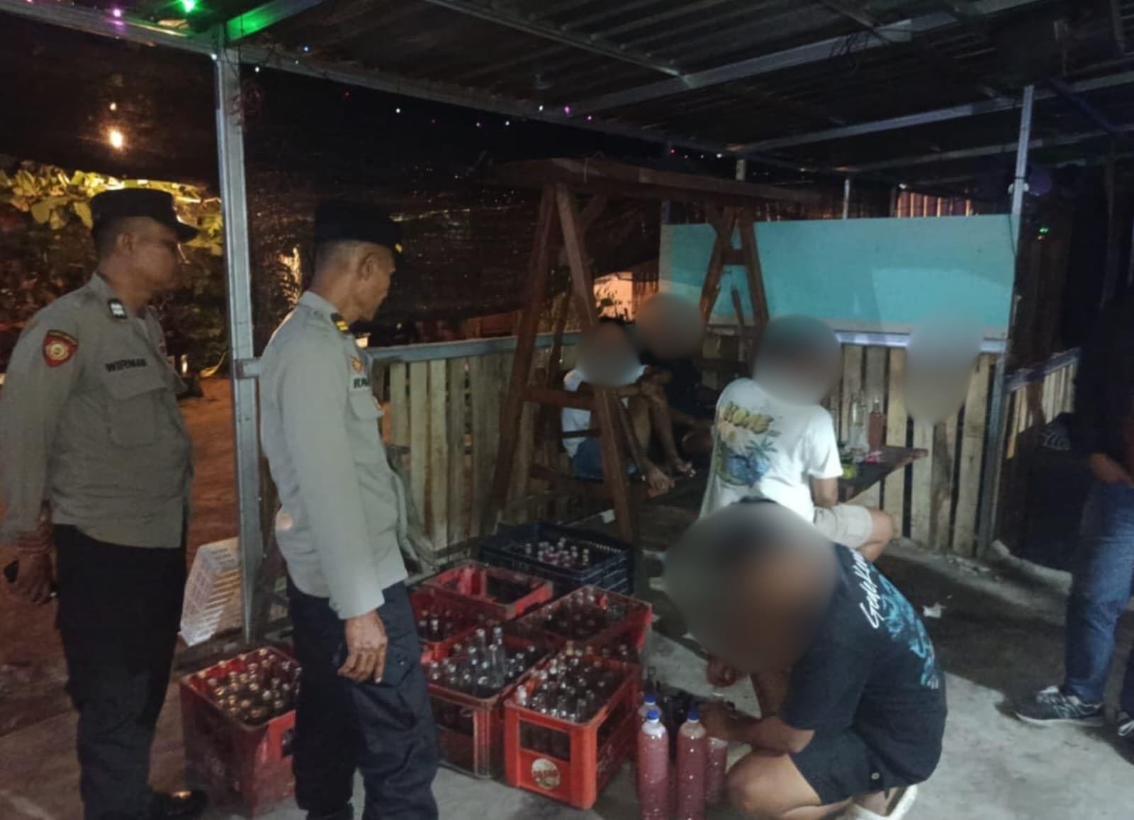Patroli Cipkon HUT RI di Mataram dan Lombok Barat, Polisi Sita Sajam di Jok Motor dan Amankan 22 Botol Tuak