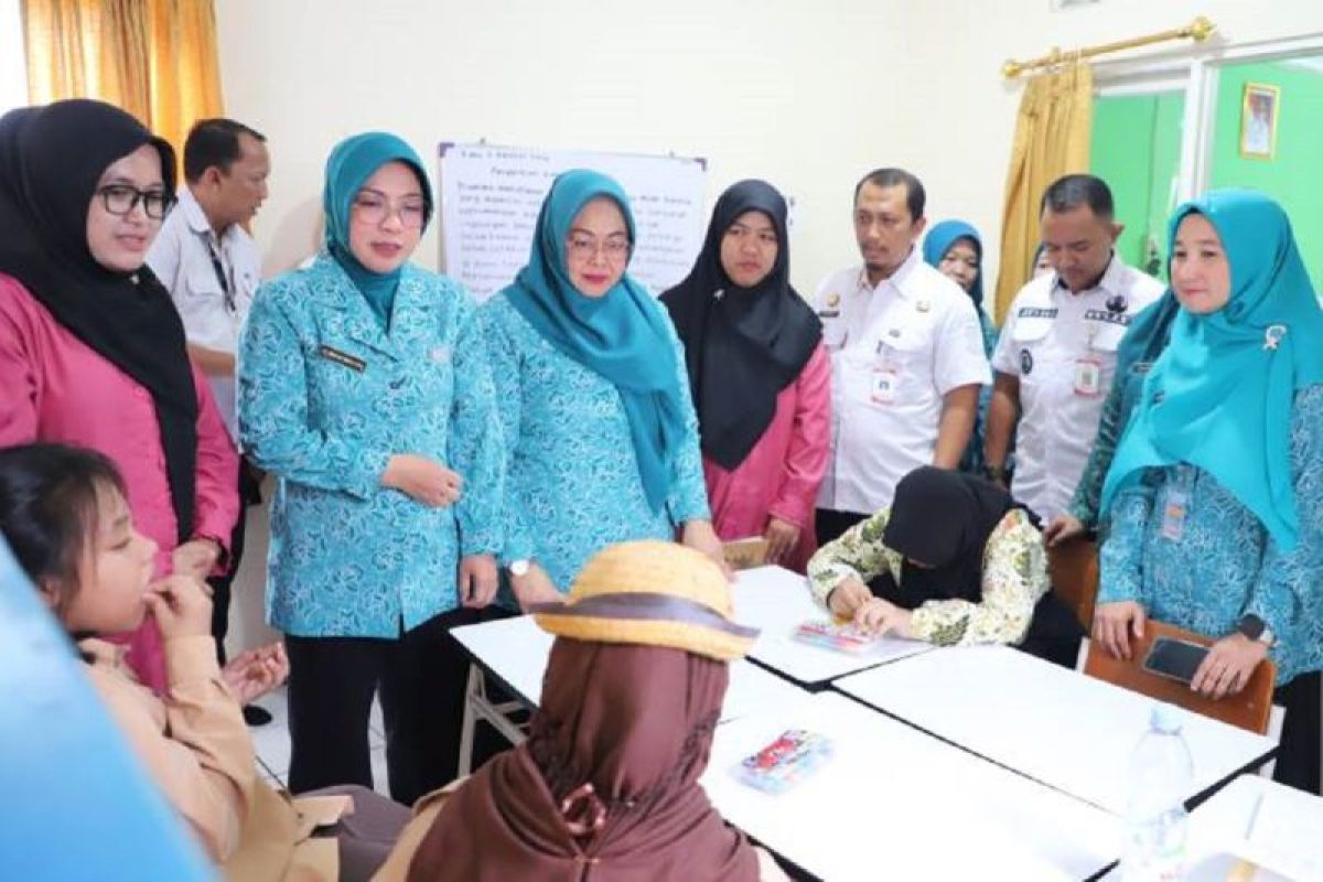 TP PKK Banten Salurkan Kursi Roda dan 15 Paket Perlengkapan Sekolah untuk SKH An Nuur Tangerang