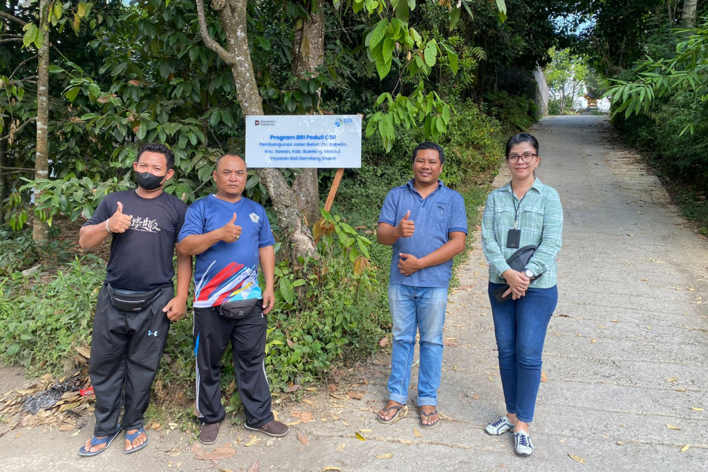BRI Peduli Bangun Jalan Beton di Desa Bebetin Buleleng, Rp 250 Juta untuk Akses Petani Angkut Hasil Perkebunan