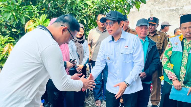 Wali Kota Bengkulu Dedy Wahyudi Serahkan Bantuan ke Korban Kebakaran di Nusa Indah, Imbau Warga Periksa Instalasi Listrik