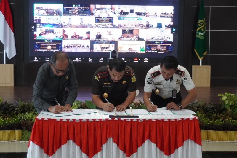Kejati, PT, dan Ditjenpas Sulteng Teken Kerja Sama Sidang Elektronik untuk Percepat Proses Hukum