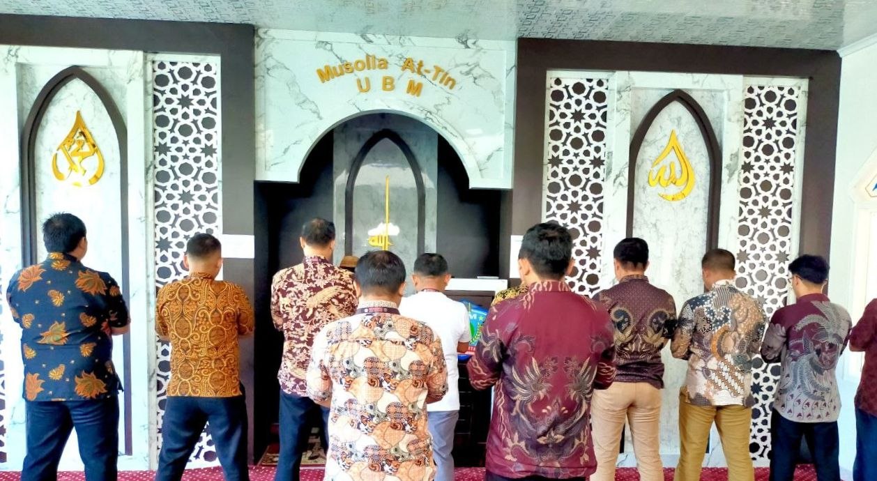 Sivitas UBMG Gelar Sholat Ghaib untuk Rachmat Gobel, Dekan Ingatkan Etika Digital di Tengah Budaya Viral Media Sosial