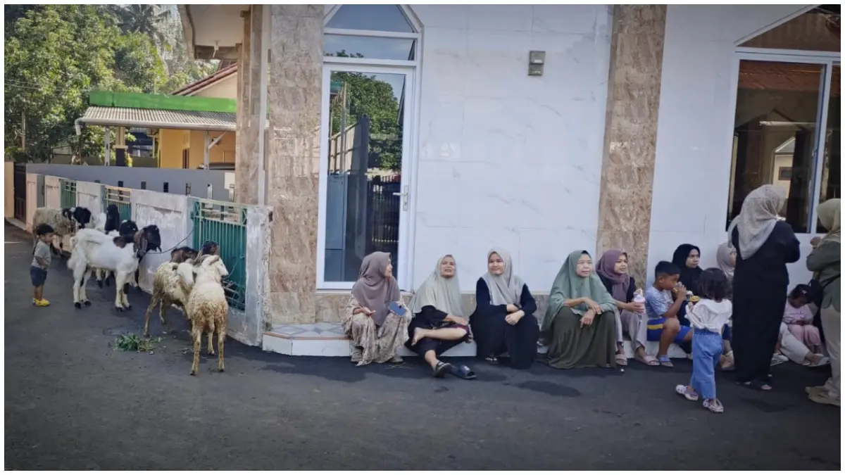 Antusiasme Warga dan Anak-Anak Warnai Pemotongan Hewan Kurban di Depok, Tradisi Idul Adha Tetap Lestari