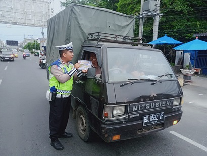 Sat Lantas Polres Pematangsiantar Sosialisasi Tertib Berlalu Lintas di Jalan Sutomo, Warga Diminta Patuhi Rambu dan Marka