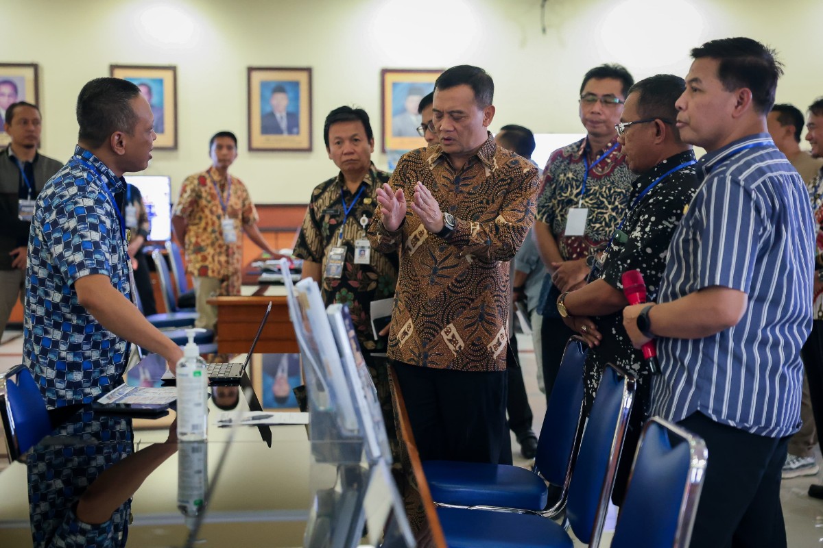 Gubernur Jateng Ahmad Luthfi Tinjau Langsung SPMB 2026 di Semarang, Pastikan Tanpa Titip-Menitip