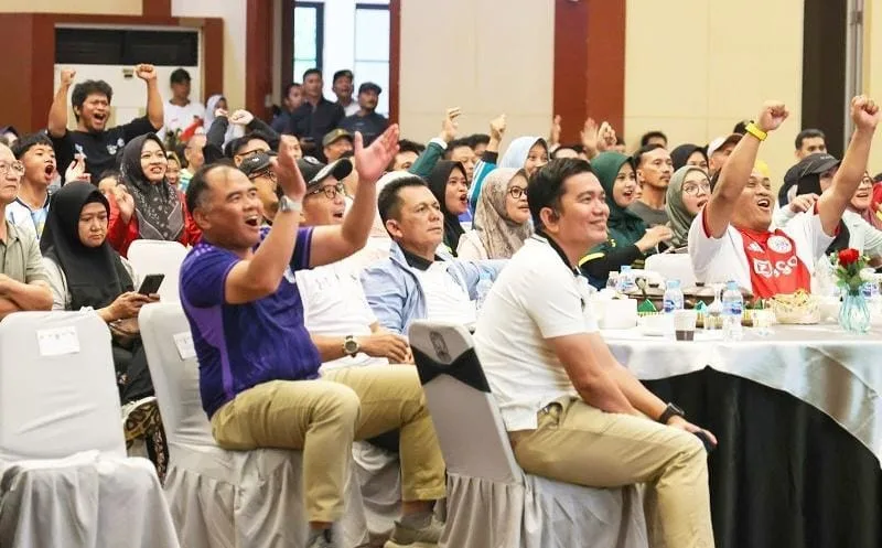 Nobar Piala Dunia 2026 di Tanjungpinang, Gubernur Ansar Ajak Warga Jalan Santai dan Bagi-bagi Minyak Goreng Gratis