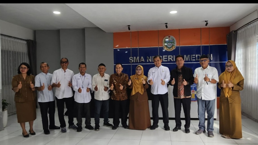ITPLN dan PLN UID Sumut Bekali 2 Sekolah di Medan-Binjai Soal Energi Terbarukan, Siswa Praktik Rakit PLTS Mini