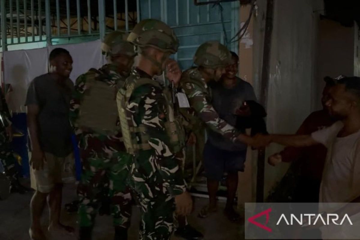 Yonif 810 Gelar Patroli Malam Bermotor di Doyo Baru, Antisipasi Gangguan Keamanan di Distrik Waibu