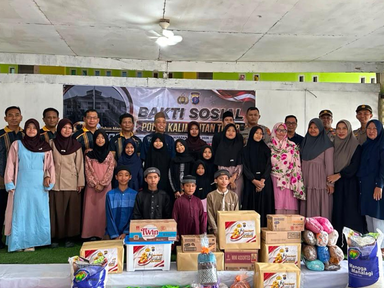 Sambut Hari Bhayangkara ke-80, Pejabat Utama Polda Kaltim Bagikan Sembako ke Lima Panti Asuhan di Balikpapan