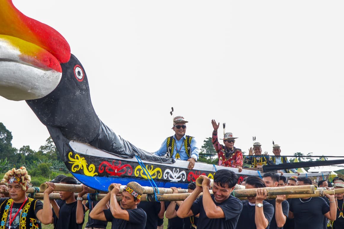 Gubernur Kaltara Zainal Paliwang Buka Festival Dayak Kenyah Temengang Iwan di Bulungan, Ajak Generasi Muda Jadi Pewaris Budaya