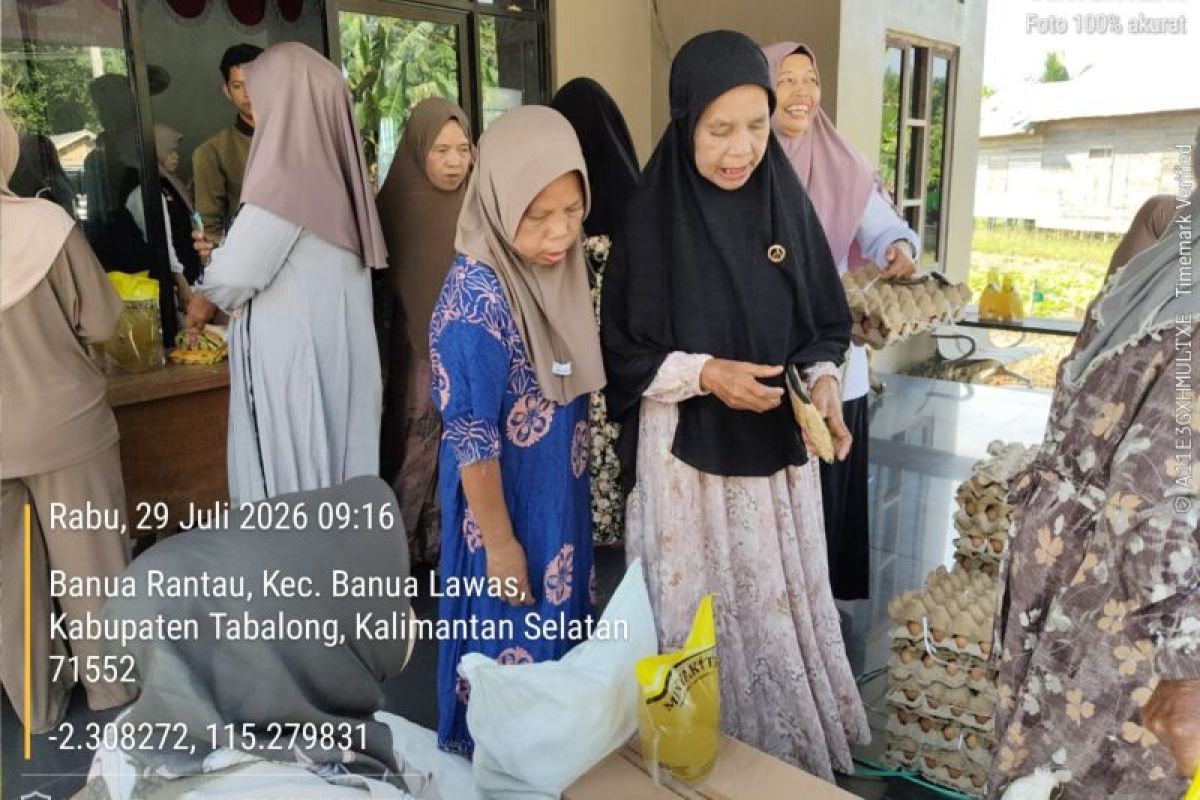 Gerakan Pangan Murah di Desa Banua Rantau Tabalong, Warga Antre Beli Beras SPHP Rp60 Ribu dan MinyaKita Rp32 Ribu