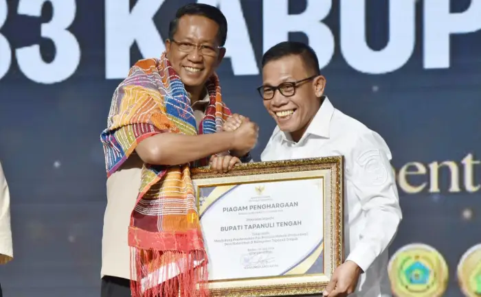 6.110 Posbankum Resmi Berdiri di Seluruh Desa dan Kelurahan Sumut, Bupati Tapteng Masinton Pasaribu Terima Penghargaan Menhum