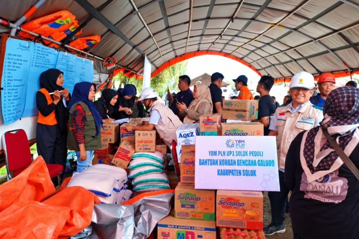 Pascagalodo Solok, YBM PLN Salurkan Bantuan Sembako ke Warga Terdampak di Gunung Talang