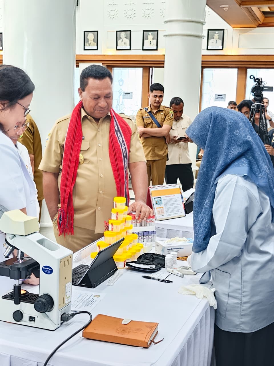 Wagub Maluku Abdullah Vanath Tinjau Langsung Layanan Klinik Lawamena Bakti, Kunjungan Masyarakat Meningkat Signifikan