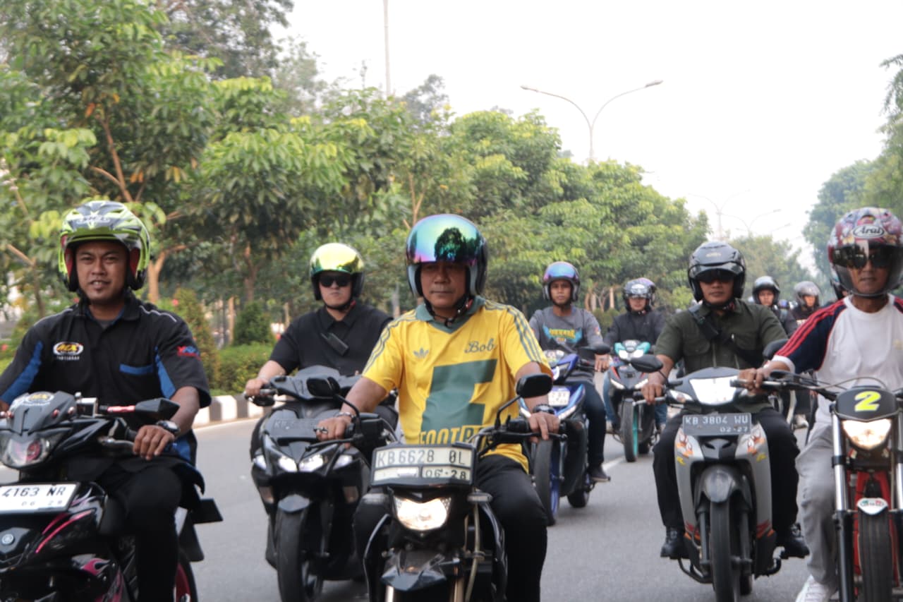 Wagub Kalbar Krisantus Kurniawan Ikut Rolling City MX Club Pontianak, Ajak Komunitas Otomotif Gelar Bakti Sosial